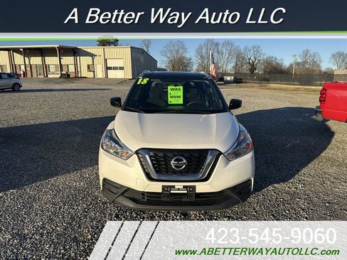 Used 2018 Nissan Kicks SV image 11