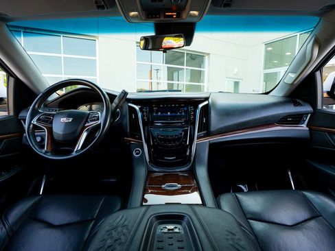 Used 2017 Cadillac Escalade Premium Luxury AWD/4WD image 49