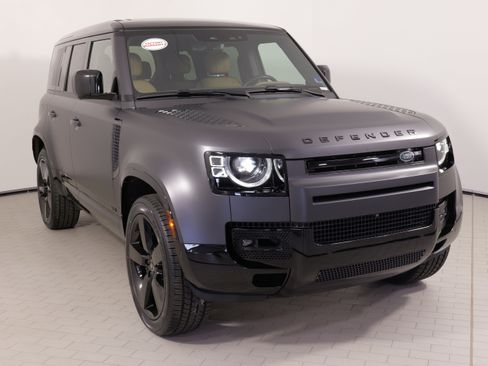 Used 2025 Land Rover Defender 110 V8 AWD/4WD image 6