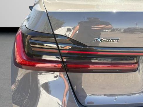 Used 2021 BMW 750i xDrive w/ Luxury Rear Seating Package image 33