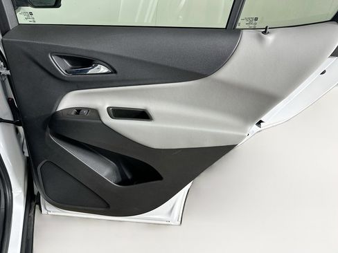 Used 2020 Chevrolet Equinox LS w/ LS Convenience Package image 28