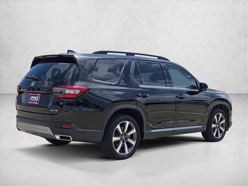 Used 2023 Honda Pilot Elite image 6