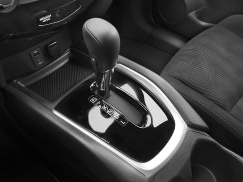 Used 2016 Nissan Rogue SV w/ SV Premium Package FWD image 8