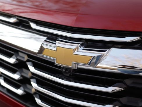 Used 2025 Chevrolet Equinox LT w/ Convenience Package II image 33