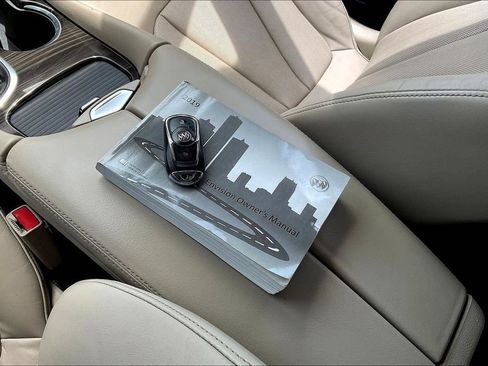 Used 2019 Buick Envision Essence FWD image 38