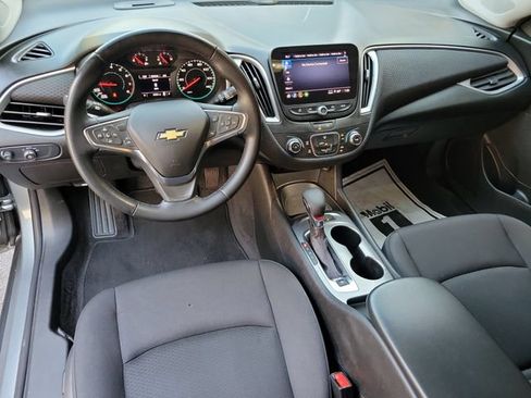 Used 2025 Chevrolet Malibu RS FWD image 17