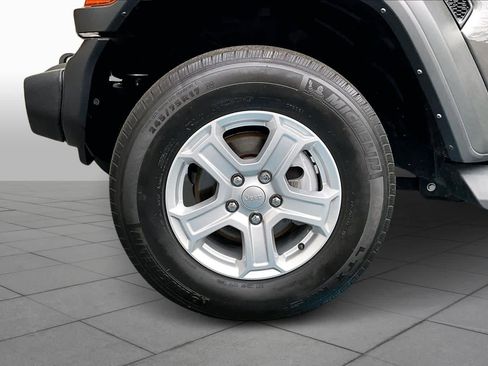 Used 2022 Jeep Wrangler Unlimited Sport w/ Sun And Sound Package image 10