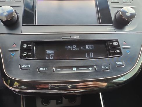 Used 2014 Toyota Avalon XLE Touring FWD image 21