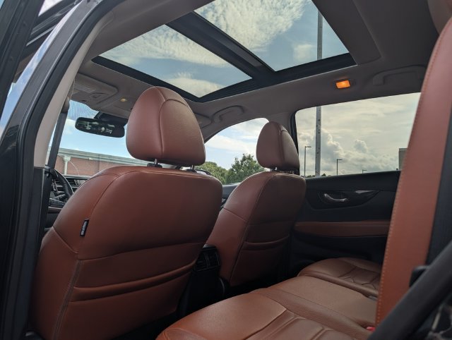 Used 2019 Nissan Rogue SL w/ Premium Package FWD image 3