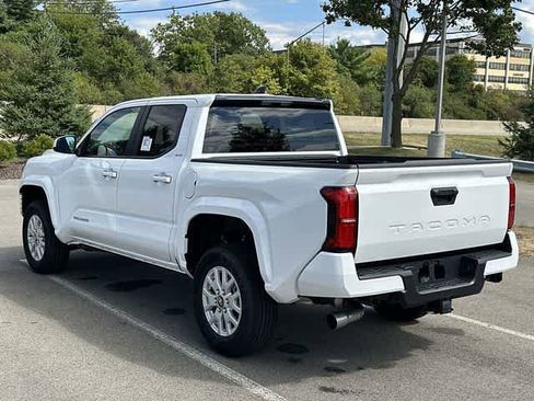 Used 2025 Toyota Tacoma SR5 RWD image 28