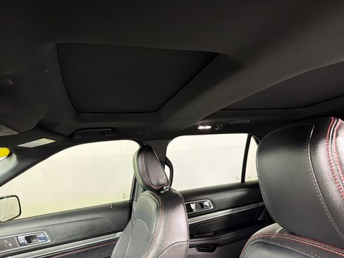 Used 2018 Ford Explorer Sport w/ Equipment Group 401A image 12