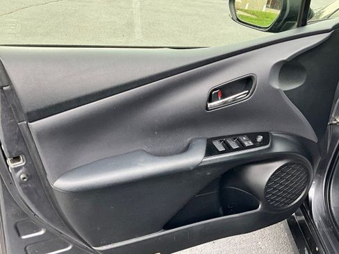 Used 2020 Toyota Prius L Eco FWD image 25