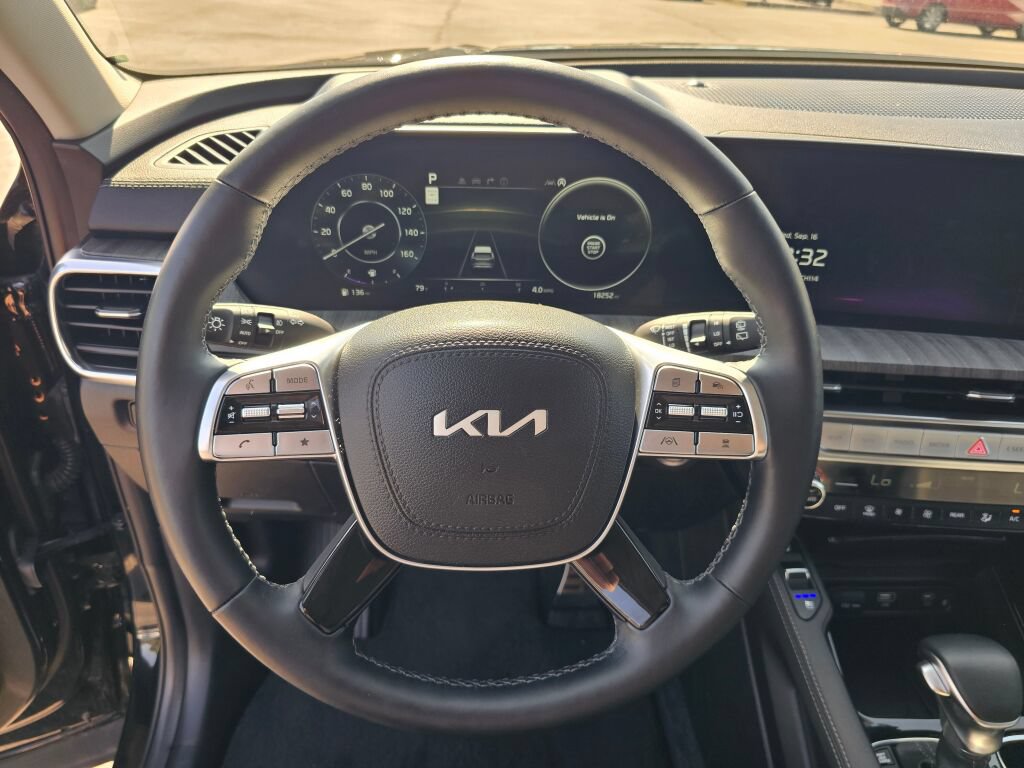 Used 2024 Kia Telluride SX w/ Towing Package AWD/4WD image 18