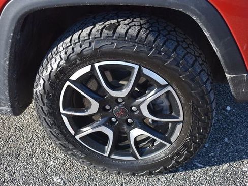 Used 2025 Jeep Compass Trailhawk image 12