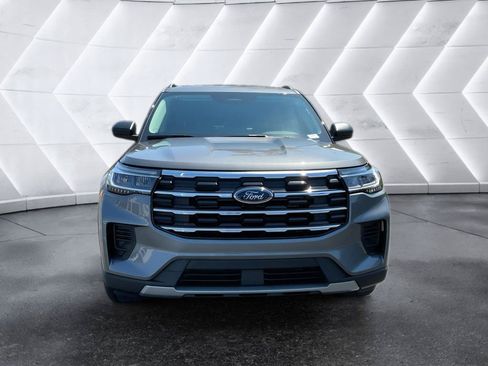 New 2026 Ford Explorer Active RWD image 2