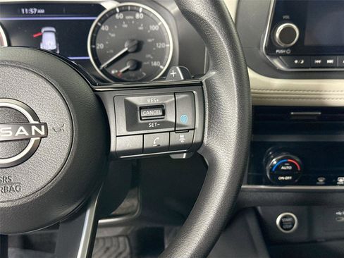 Used 2023 Nissan Rogue SV FWD image 17
