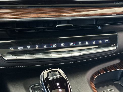 Used 2023 Cadillac Escalade Premium Luxury RWD image 30