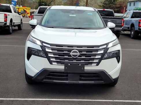 Used 2025 Nissan Rogue SV AWD/4WD image 2