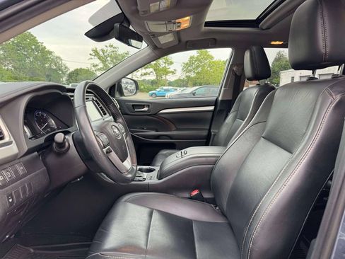 Used 2019 Toyota Highlander XLE w/ Protection Package #3 AWD/4WD image 16