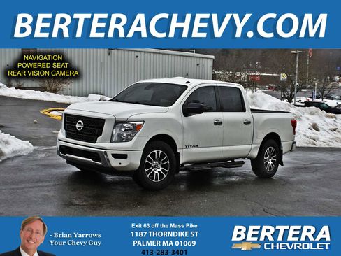 Used 2021 Nissan Titan SV w/ SV Convenience Package image 1