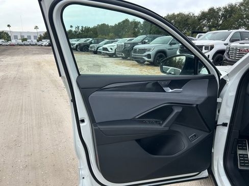 New 2026 Volkswagen Tiguan SE R-Line image 21