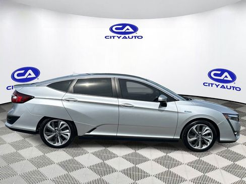 Used 2018 Honda Clarity Touring image 2