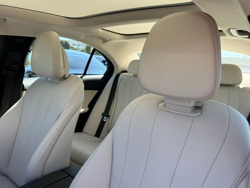Used 2025 Mercedes-Benz E 350 4MATIC Sedan image 29