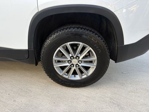 Used 2023 Chevrolet Traverse LT FWD image 38