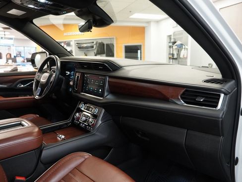 Used 2023 GMC Yukon Denali Ultimate image 41