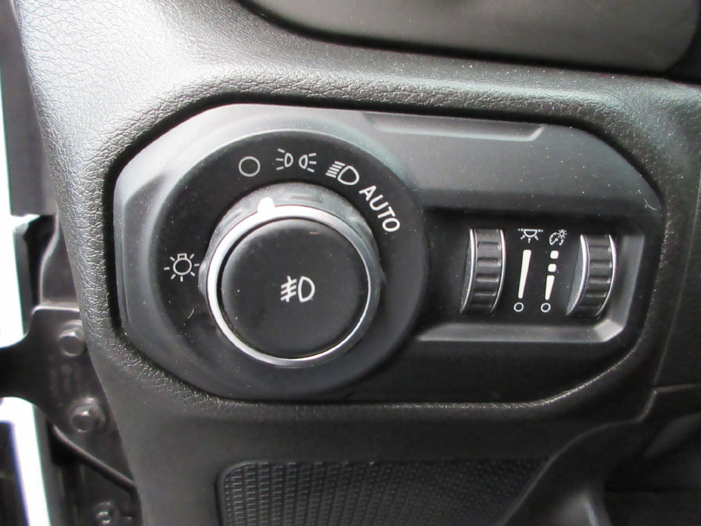 Used 2018 Jeep Wrangler Unlimited Sahara w/ Safety Group AWD/4WD image 24