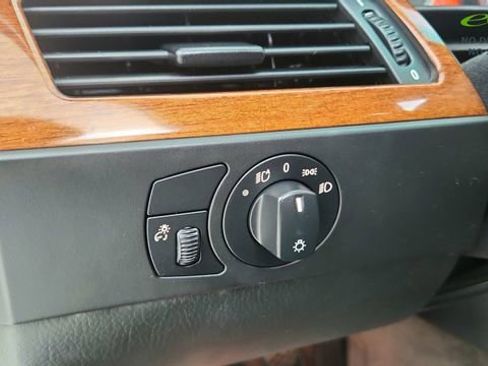 Used 2006 BMW M5 image 36