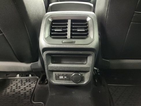Used 2022 Volkswagen Tiguan SE w/ Panoramic Sunroof Package image 40