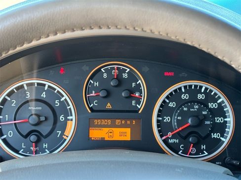 Used 2014 Nissan Armada SV w/ SV Driver Package image 20