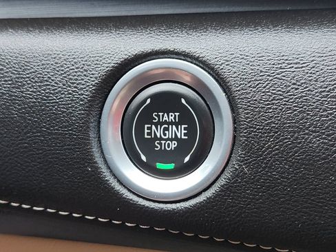 Used 2021 Cadillac Escalade Premium Luxury w/ LPO, Illumination Package AWD/4WD image 22