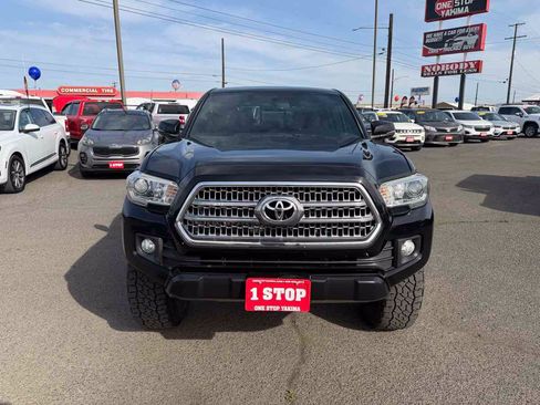 Used 2016 Toyota Tacoma TRD Off-Road w/ Premium & Technology Package AWD/4WD image 2