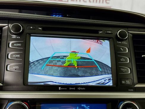 Certified 2019 Toyota Highlander XLE image 6