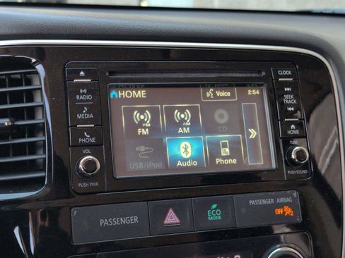 Used 2016 Mitsubishi Outlander SEL AWD/4WD image 27