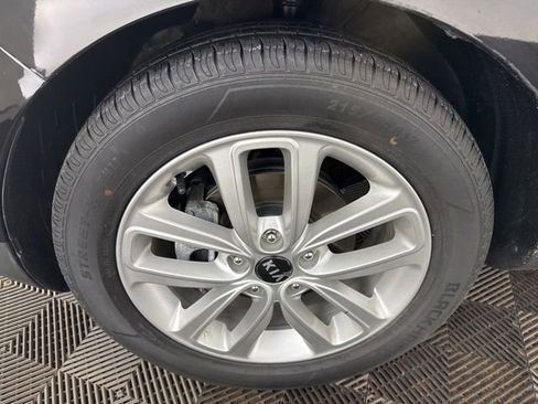 Used 2017 Kia Soul + w/ Primo Package FWD image 26