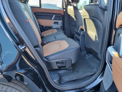 Used 2023 Land Rover Defender 130 X-Dynamic SE image 33