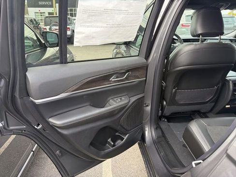New 2026 Jeep Grand Cherokee Altitude AWD/4WD image 10