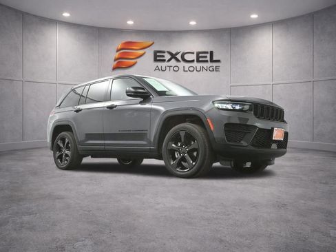 Used 2022 Jeep Grand Cherokee Altitude AWD/4WD image 45