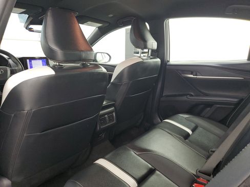 Used 2025 Toyota Camry SE FWD image 9