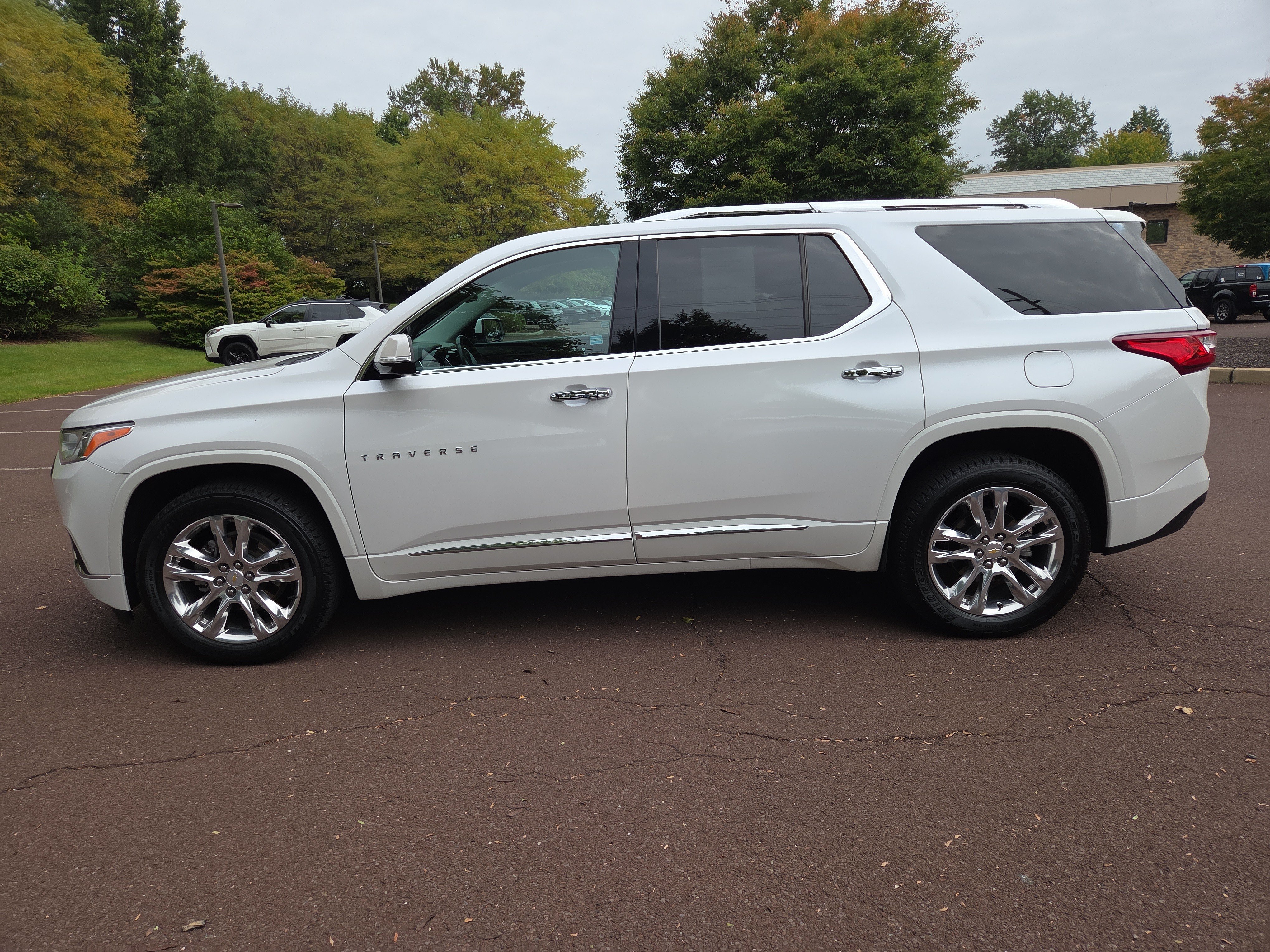 Used 2020 Chevrolet Traverse High Country w/ LPO, Floor Liner Package AWD/4WD image 5