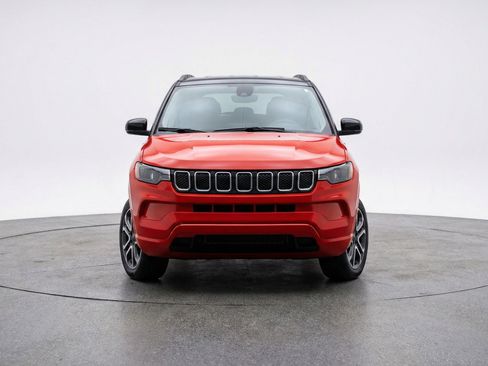 Used 2025 Jeep Compass Limited AWD/4WD image 2