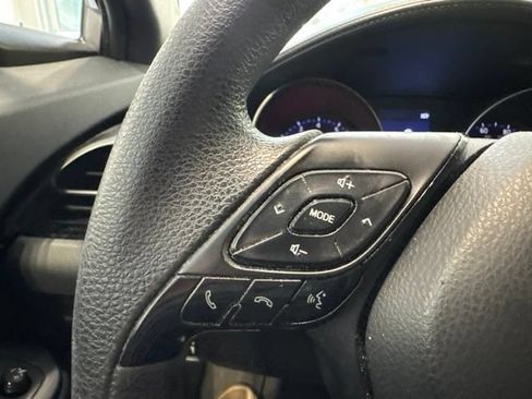 Used 2019 Toyota C-HR LE FWD image 3