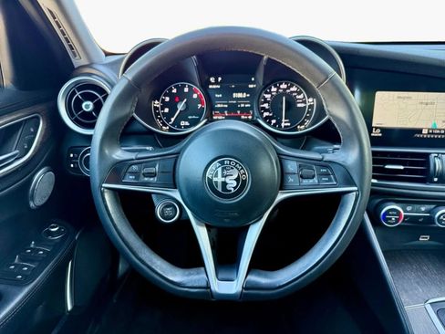 Used 2018 Alfa Romeo Giulia Ti image 13