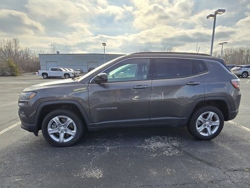 Used 2023 Jeep Compass Latitude w/ Convenience Group image 4