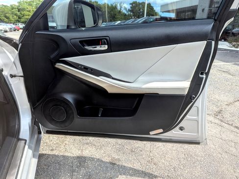 Used 2015 Lexus IS 250 4dr Sport Sdn AWD image 37