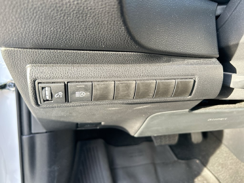 Used 2025 Toyota Corolla LE FWD image 13