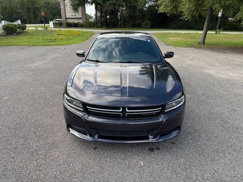 Used 2018 Dodge Charger SXT RWD image 2